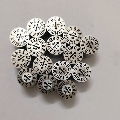 Les timbres de date standard DME. Les inserts de date de moule remplaçables et les broches marquées.