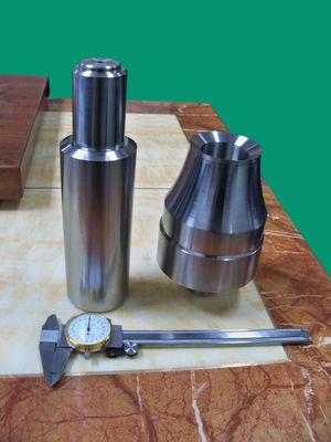 Le noyau de moule et les blocs de cavité à haute tolérance.