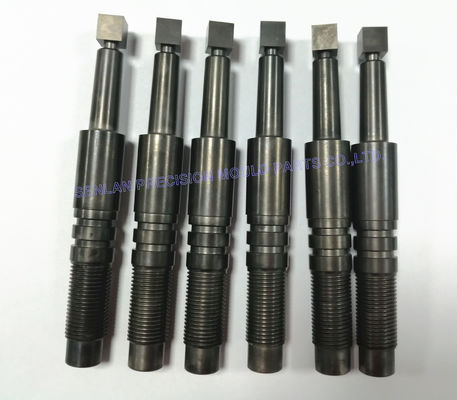 Nitridation des pièces de moule à tête carrée.