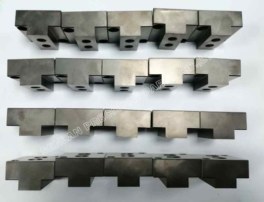 Les inserts de base de moule de précision nitrée.